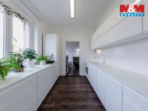 Prodej bytu 3+1, Karlovy Vary - Stará Role, Závodu míru, 73 m2