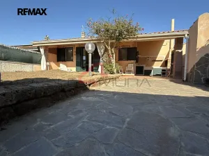 Prodej rodinného domu, Sant'Anna Arresi, Itálie, 244 m2