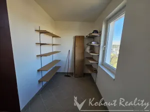 Pronájem bytu 1+kk, Praha - Hloubětín, Nademlejnská, 40 m2