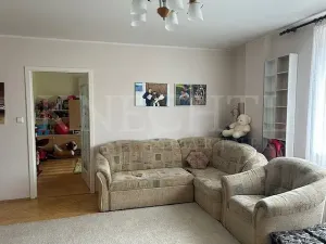 Prodej bytu 3+1, Ostrov, Hlavní třída, 76 m2