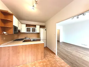 Pronájem bytu 3+1, Praha - Kobylisy, Třebenická, 65 m2