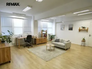 Pronájem kanceláře, Praha - Hloubětín, Nademlejnská, 77 m2
