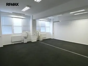 Pronájem kanceláře, Praha - Hloubětín, Nademlejnská, 77 m2