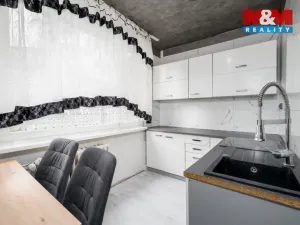 Prodej bytu 3+1, Krupka - Maršov, Karla Čapka, 80 m2