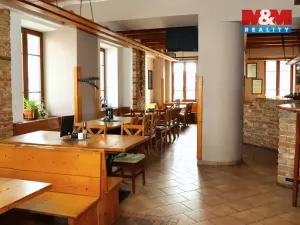 Pronájem restaurace, Holice, Smetanova, 233 m2