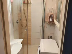 Pronájem pokoje, Praha - Horní Počernice, Náchodská, 61 m2