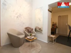 Pronájem obchodního prostoru, Hradec Králové - Pražské Předměstí, Dukelská třída, 6 m2