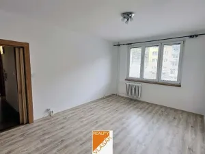 Pronájem bytu 2+1, Kadaň, Na Podlesí, 55 m2