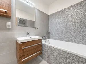 Prodej bytu 3+kk, Praha - Kyje, Pelušková, 58 m2