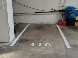 Pronájem garážového stání, Praha - Holešovice, U Pergamenky, 10 m2