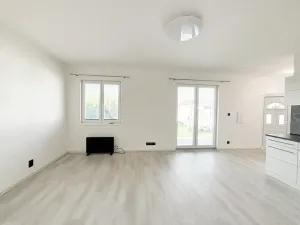 Pronájem bytu 2+kk, Praha - Horní Počernice, Votuzská, 48 m2