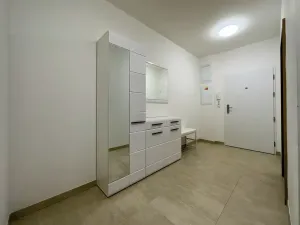 Pronájem bytu 2+kk, Praha - Strašnice, Zvěřinova, 61 m2