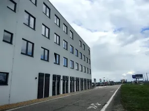 Pronájem kanceláře, Praha - Letňany, Beranových, 102 m2