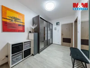 Prodej bytu 2+1, Karlovy Vary - Bohatice, Ostrovská, 68 m2