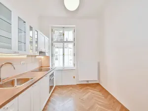 Pronájem bytu 3+1, Praha - Malá Strana, Karmelitská, 95 m2