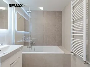 Pronájem bytu 3+kk, Praha - Hloubětín, Poděbradská, 77 m2