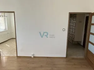 Prodej bytu 2+1, Trhové Sviny, Sídliště, 58 m2