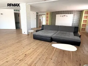 Pronájem atypického bytu, Kladno, Nezamyslova, 137 m2