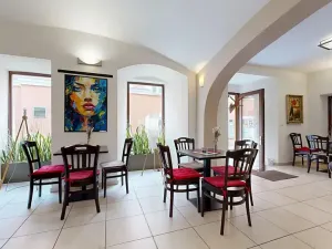 Prodej obchodního prostoru, Chrudim, Resselovo náměstí, 121 m2