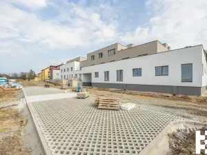 Prodej bytu 1+kk, Praha - Satalice, Za Novákovou zahradou, 32 m2