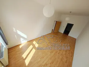 Pronájem bytu 2+1, České Budějovice, Pražská tř., 72 m2