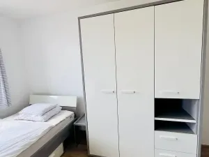 Pronájem bytu 1+kk, Praha - Letňany, Škrábkových, 33 m2