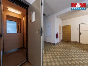 Prodej bytu 1+1, Karlovy Vary, K. Čapka, 36 m2