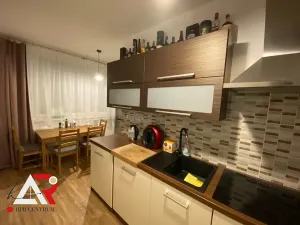 Prodej bytu 3+1, Hustopeče, Školní, 78 m2