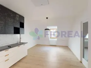 Pronájem kanceláře, Praha - Karlín, Sokolovská, 220 m2