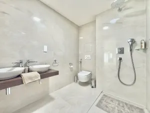 Prodej bytu 2+kk, Praha - Holyně, náměstí Pod lípou, 55 m2