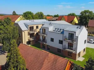 Prodej bytu 2+kk, Praha - Holyně, náměstí Pod lípou, 55 m2