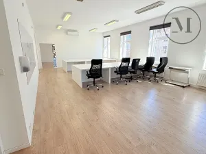Pronájem kanceláře, České Budějovice, Nádražní, 180 m2