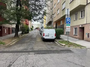 Pronájem garážového stání, Brno, Lidická, 14 m2