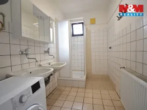 Prodej komerční nemovitosti, Libiš, 300 m2