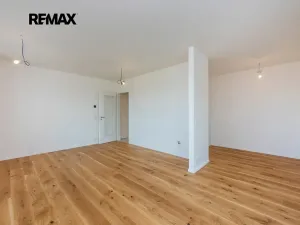 Pronájem bytu 1+kk, Praha - Radlice, U Komína, 37 m2