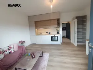 Pronájem bytu 1+kk, Praha - Uhříněves, Douchova, 30 m2
