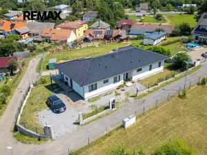 Prodej rodinného domu, Bavoryně, 194 m2