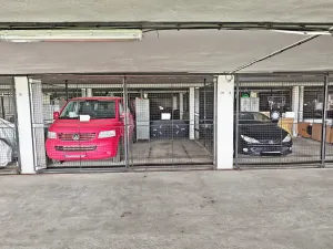 Pronájem garážového stání, Brno, Loosova, 14 m2