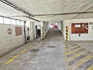 Pronájem garážového stání, Brno, Loosova, 14 m2