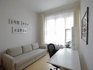 Pronájem bytu 2+kk, Praha - Karlín, Pobřežní, 40 m2