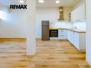 Pronájem bytu 2+1, Česká Lípa, Škroupovo náměstí, 75 m2
