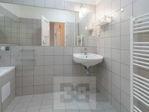 Pronájem bytu 2+1, Praha - Žižkov, Jeseniova, 75 m2