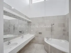 Prodej kanceláře, Křižanov, Benešovo náměstí, 530 m2