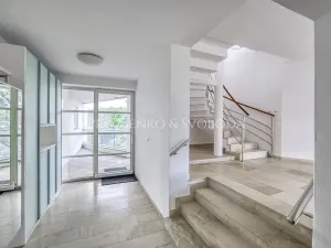 Prodej kanceláře, Křižanov, Benešovo náměstí, 530 m2