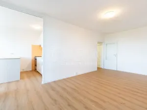 Pronájem bytu 3+1, Praha - Kobylisy, Famfulíkova, 67 m2