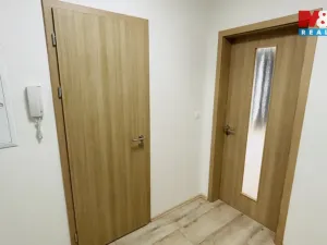 Pronájem bytu 1+kk, Praha, Počernická, 42 m2