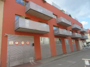 Pronájem garážového stání, Brno, Spáčilova, 17 m2