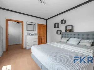 Prodej rodinného domu, Praha - Dolní Počernice, Listopadová, 242 m2