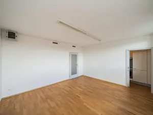 Pronájem kanceláře, Praha - Smíchov, Štefánikova, 168 m2