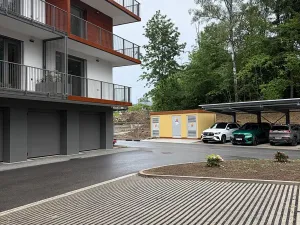 Pronájem garážového stání, Jablonec nad Nisou, Za Jízdárnou, 12 m2